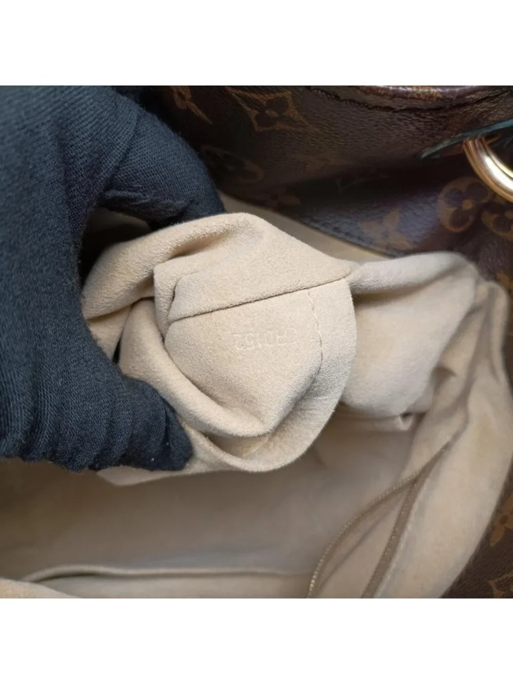 Louis Vuitton Artsy MM Monogram Brown Canvas Handbag